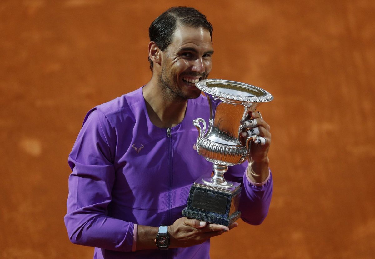 Nadal đánh bại Djokovic 