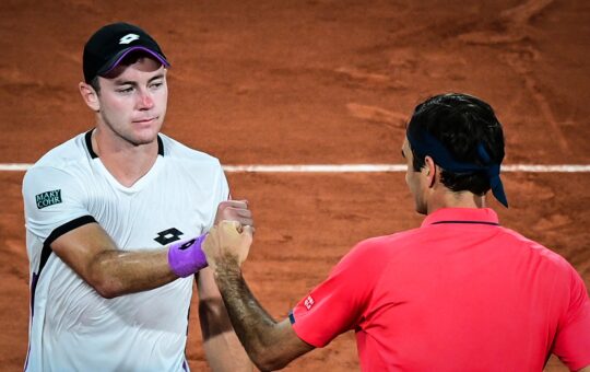 Murray ngả mũ thán phục trước ba loạt tie-break của Federer