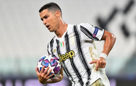 Chia tay Juventus, Ronaldo có thể chuyển đến chơi cho PSG nếu muốn