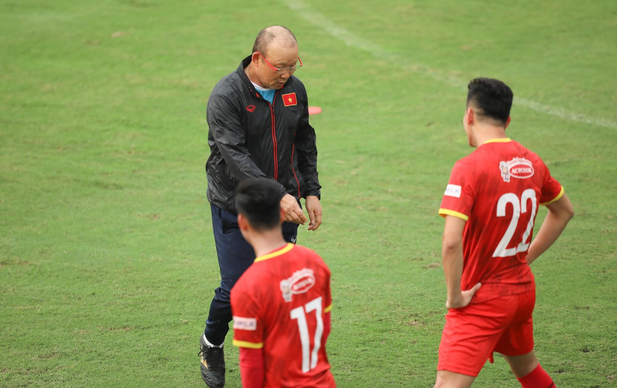 HLV Park Hang Seo cân nhắc đưa cầu thủ ra sân đấu với Indonesia