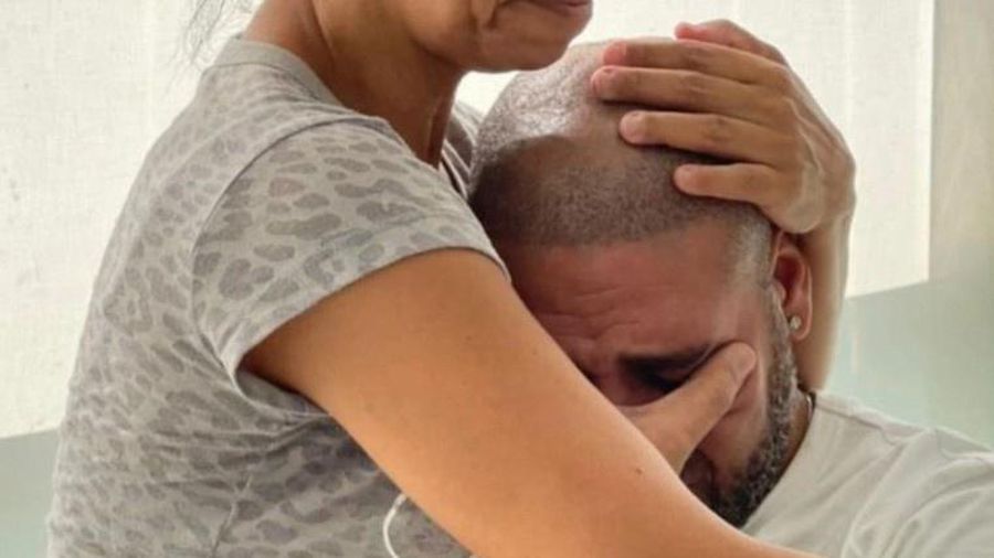 Cựu tiền đạo Adriano bật khóc khi được vinh danh ở sân vận động Maracana