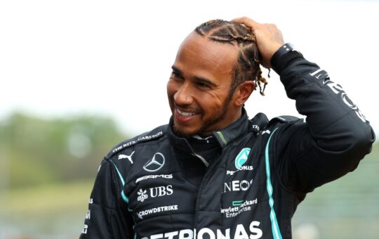 Hamilton muốn gia hạn hợp đồng với Mercedes